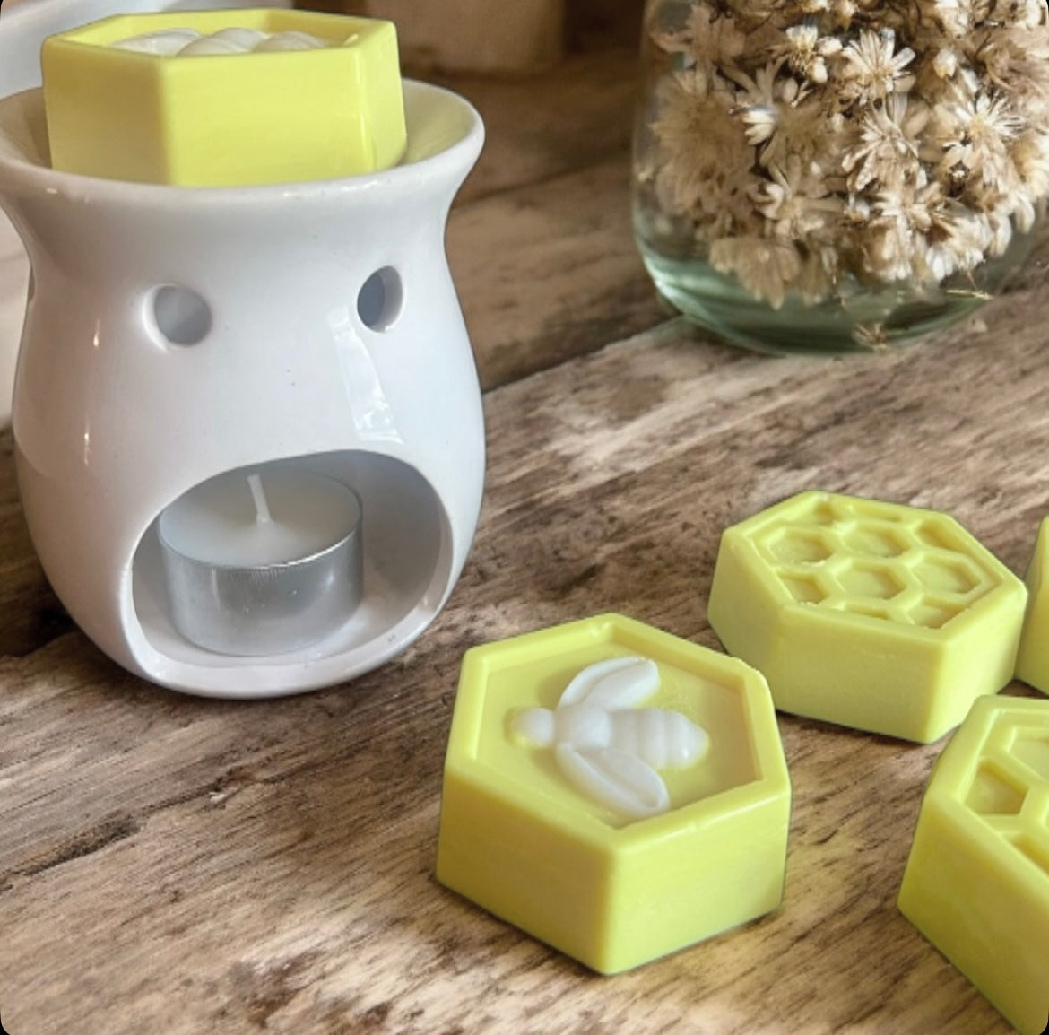 Bee-shaped wax melts (10 units)