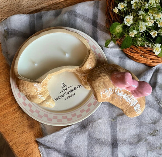 Croissant with lid on a plate