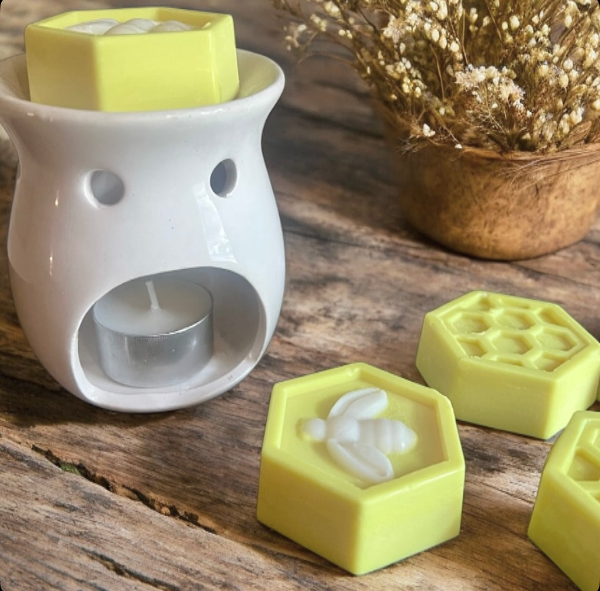 Bee-shaped wax melts (10 units)