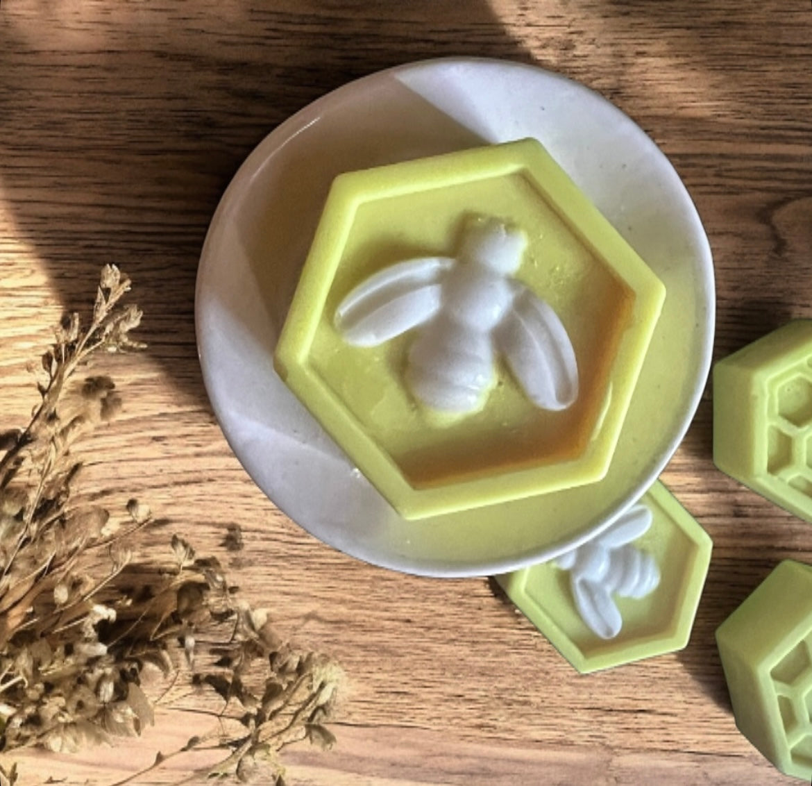 Bee-shaped wax melts (10 units)