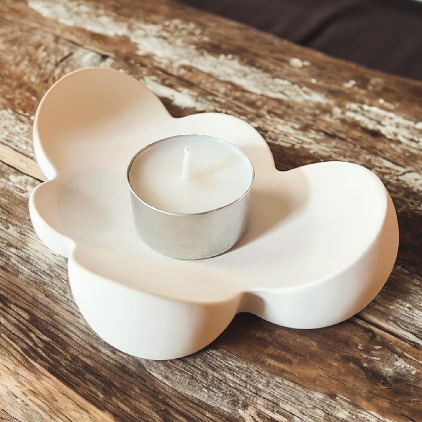 Cloud tealight base